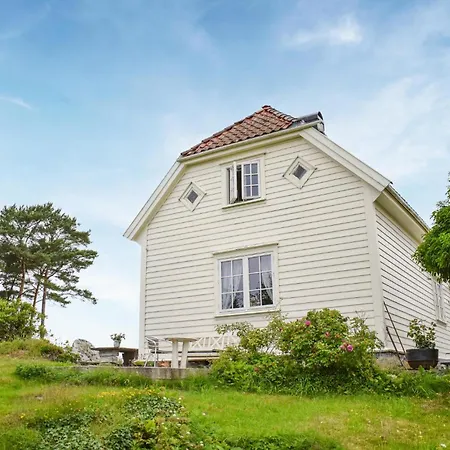 4 Bedroom Lovely In Fusa